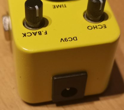 Donner Yellow Fall Reverb effects pedal top side view