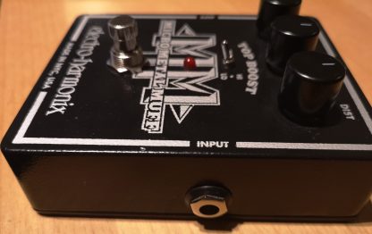 electro-harmonix Micro Metal Muff effects pedal right side