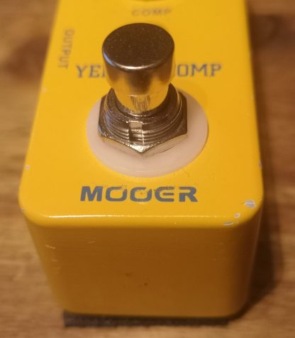Mooer Yellow Comp footswitch