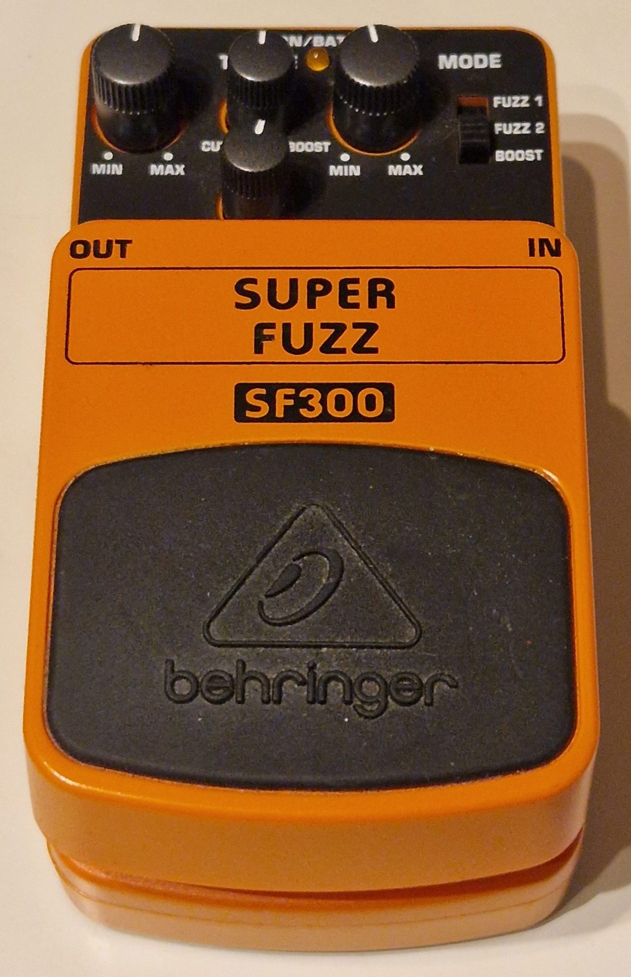 Behringer SF300 Super Fuzz - Effects Pedals