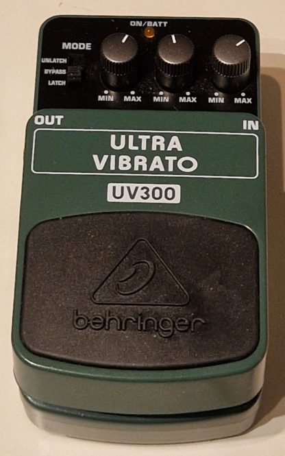 Behringer UV300 Ultra Vibrato effects pedal