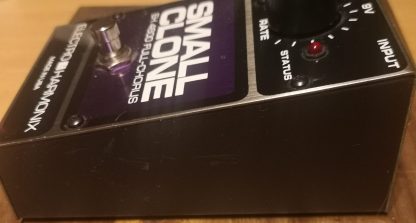 electro-harmonix Small Clone chorus effects pedal right side