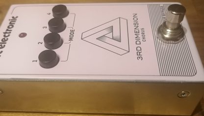 tc electronic 3rd Dimension Chorus effects pedal left side