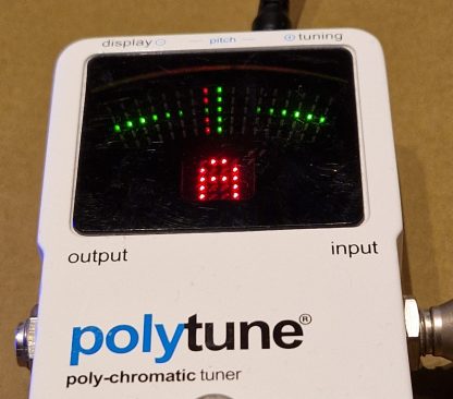 tc electronic Polytune Poly-chromatic tuner pedal tuning the A string