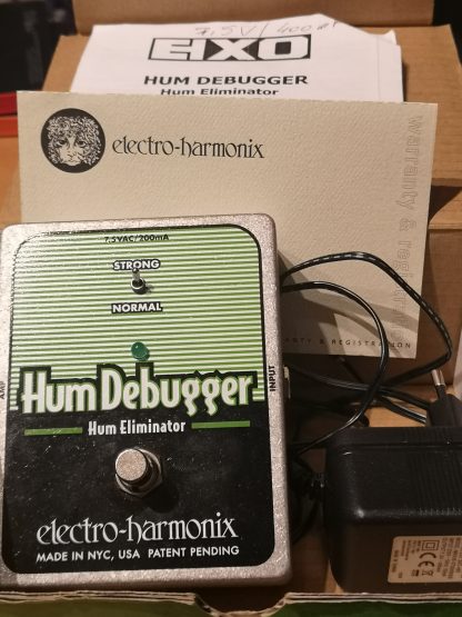 Box content of an electro-harmonix HumDebugger noise suppresion pedal