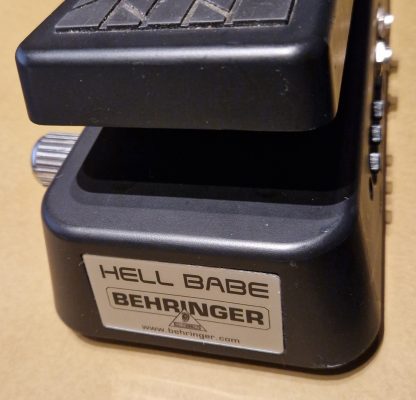 Behringer HB01 Hellbabe wahwah effects pedal top side
