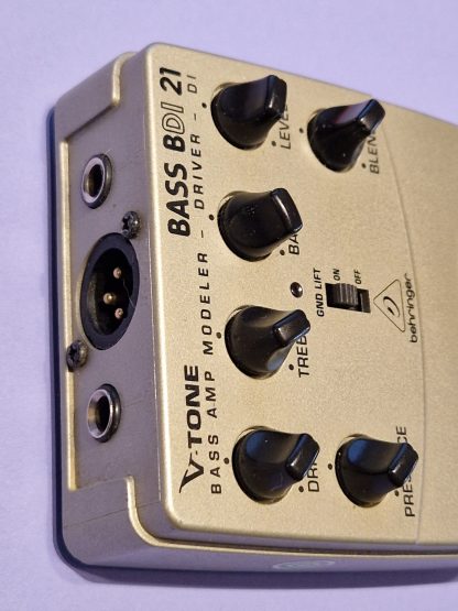 Behringer V-Tone Bass BDI-21 bass preamp pedal controls