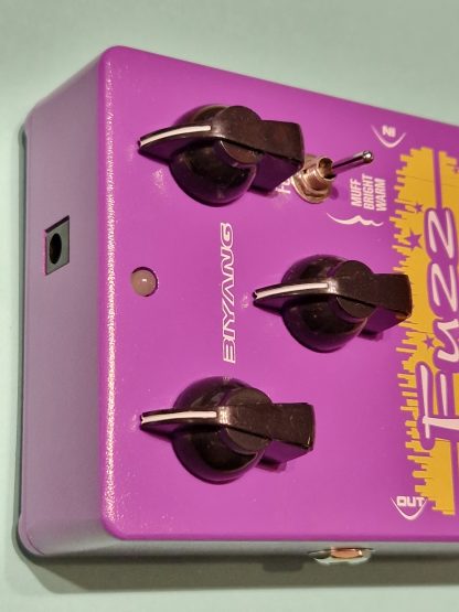Biyang FZ-12 Fuzz effects pedal controls
