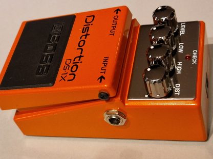 BOSS DS-1X Distortion effects pedal right side