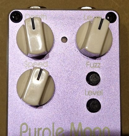 Carl Martin Purple Moon Vintage Fuzz'n'Vibe effects pedal controls