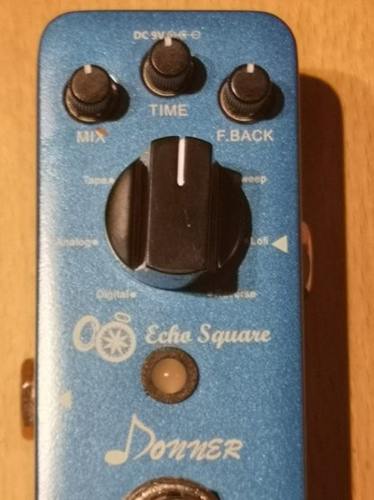 Donner Echo Square Digital Delay effects pedal controls