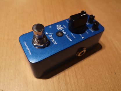 Donner Echo Square Digital Delay effects pedal right side