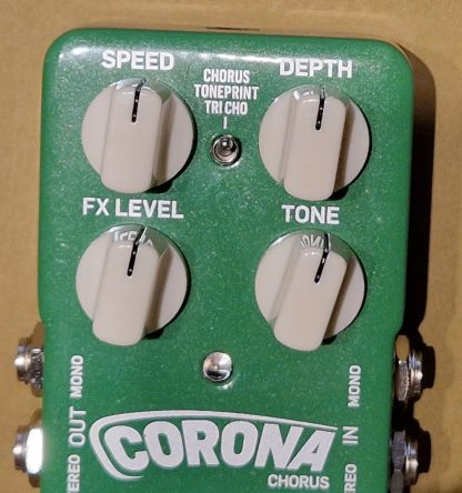 tc electronic Corona Chorus effects pedal controls