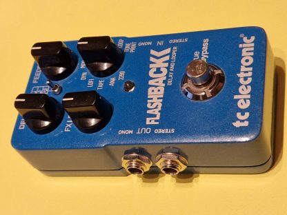 tc electronic Flashback Delay and Looper effects pedal left side