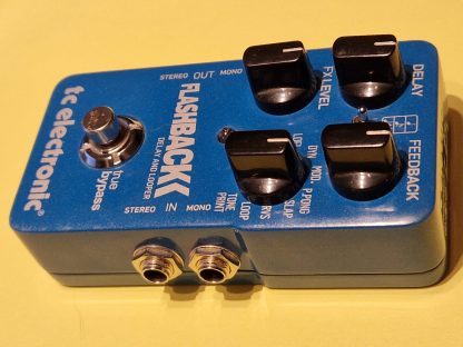 tc electronic Flashback Delay and Looper effects pedal right side