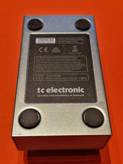 tc electronic Fluorescence Shimmer Reverb effects pedal bottom side