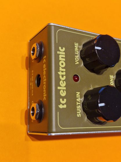 tc electronic Honey Pot Fuzz effects pedal controls