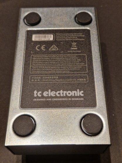 tc electronic Vibraclone Rotary effects pedal bottom side