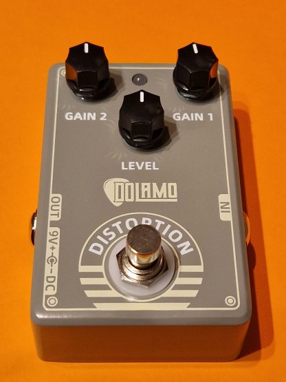 Dolamo D-5 Distortion effects pedal