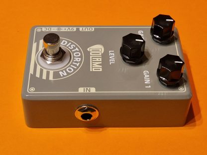 Dolamo D-5 Distortion effects pedal right side