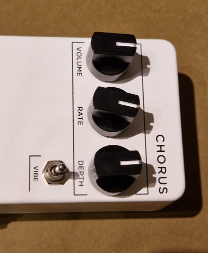 JHS 3 Series Chorus effects pedal controls
