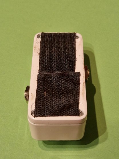 Polytune mini tuner pedal bottom side