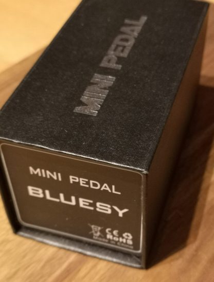 Rowin Bluesy overdrive effects pedal box
