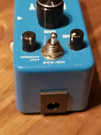 Rowin Bluesy overdrive effects pedal top side