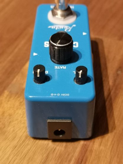 Rowin Chorus effects pedal top side