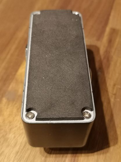 Rowin Flanger effects pedal bottom side