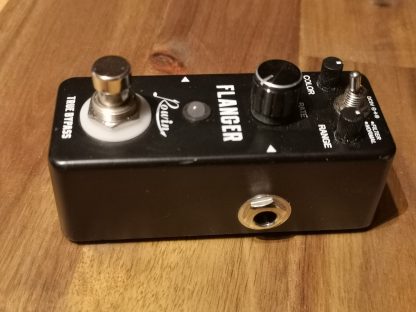Rowin Flanger effects pedal right side