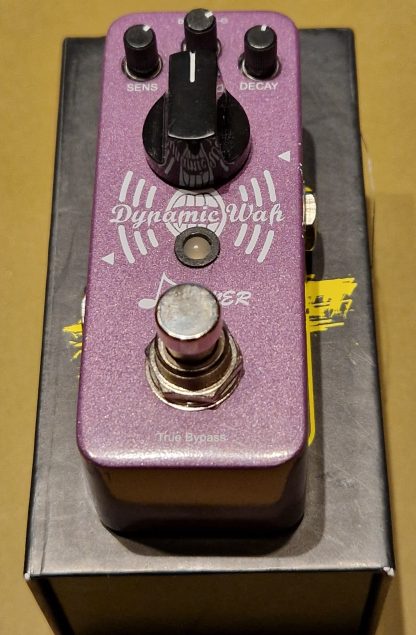 Donner Dynamic Wah AutoWah effects pedal on the box