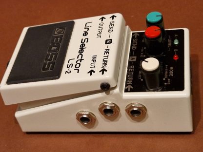 BOSS LS-2 Line Selector pedal right side