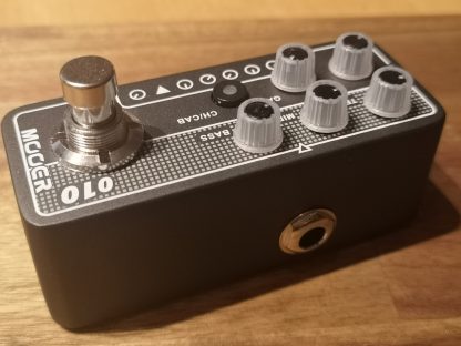 Mooer 010 Two Stone preamp effects pedal right side