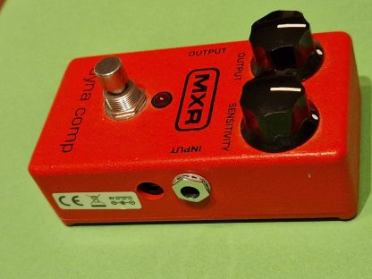 MXR Dyna Comp compressor effects pedal right side