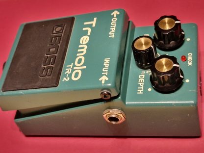 BOSS TR-2 Tremolo effects pedal right side