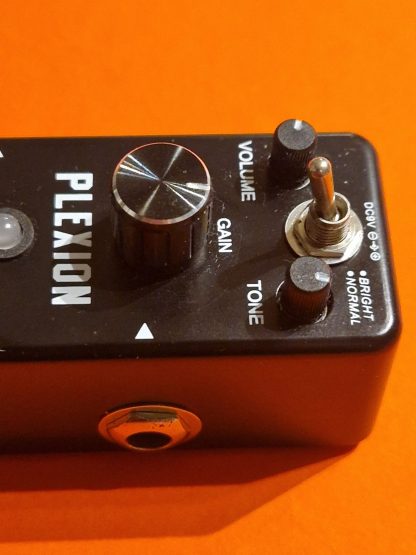 Rowin Plexion distortion effects pedal controls