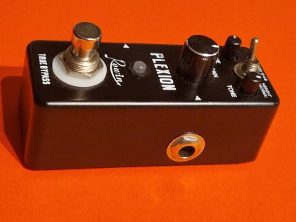Rowin Plexion distortion effects pedal right side