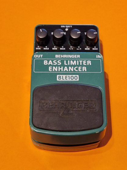Behringer BLE100 Bass Limiter Enhancer effects pedal