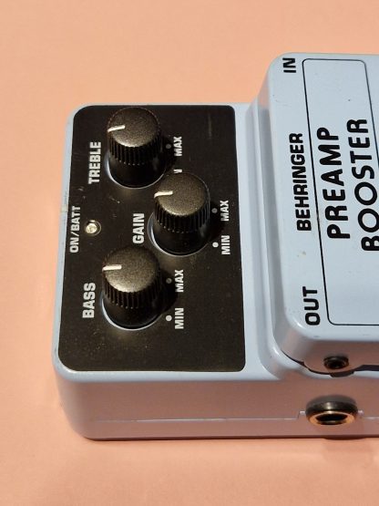 Behringer PB100 Preamp Booster effects pedal controls