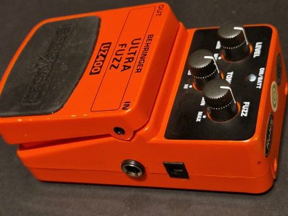 Behringer UZ400 Ultra Fuzz effects pedal right side