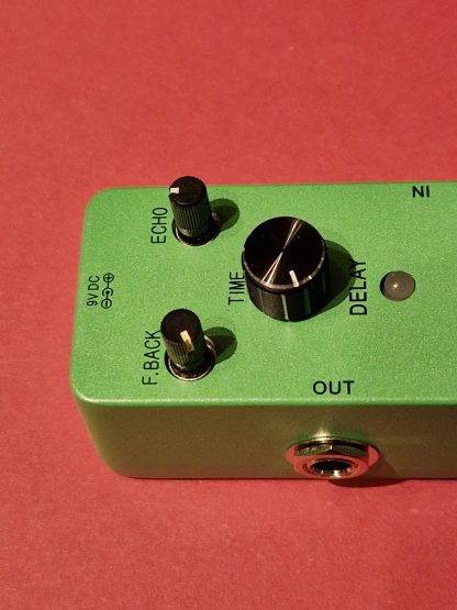 Cuvave Delay effects pedal controls