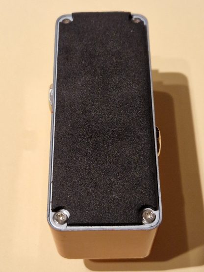 Rowin DIST-IV distortion effects pedal bottom side