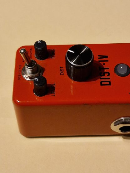 Rowin DIST-IV distortion effects pedal controls