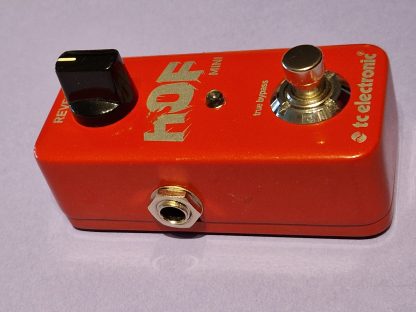 tc electronic Hallo of Fame mini reverb effects pedal left side