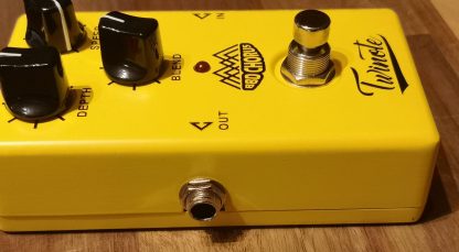 Twinote BBD Chorus effects pedal left side