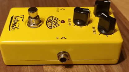 Twinote BBD Chorus effects pedal right side