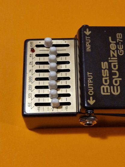 BOSS GE-7B Bass Equalizer effects pedal controls