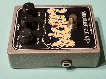 electro-harmonix the Worm Modulation multi-effects pedal left side