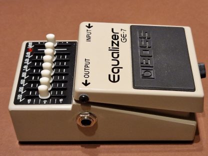 BOSS GE-7 Equalizer effects pedal left side